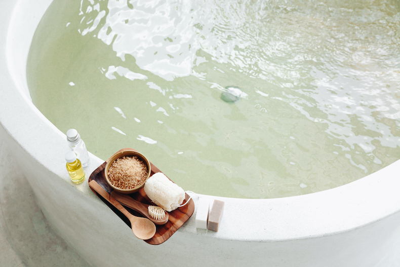 Bath tub and essential oil